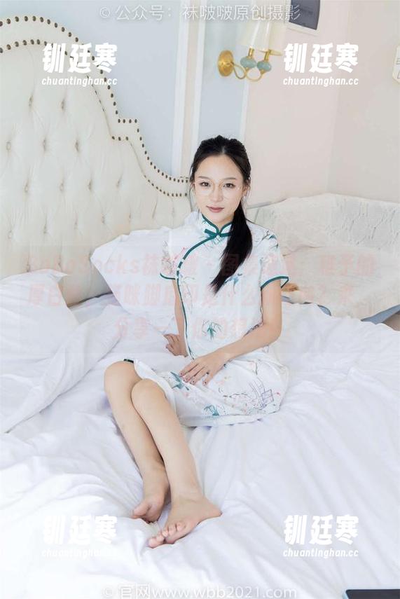 BoBoSocks袜啵啵-稚予 BoBoSocks袜啵啵 - 图集速递:稚予的厚白丝,猫咪脚底印是什么新动向?来,分享一下你的想法!