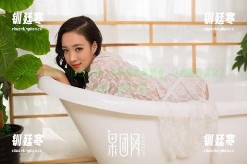 GIRLT果团网 - 那条红裙，私拍里的周妍希，让我重新定义了“走秀”这两个字。