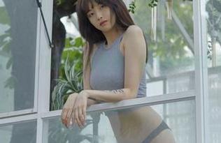 每次看GMS(고말숙)的职业装原图，都有种想溜进画框里的冲动。