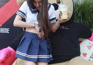 IESS异思趣向 - 娃娃机前的七七：记录那些无关乎奖品的姿态图包