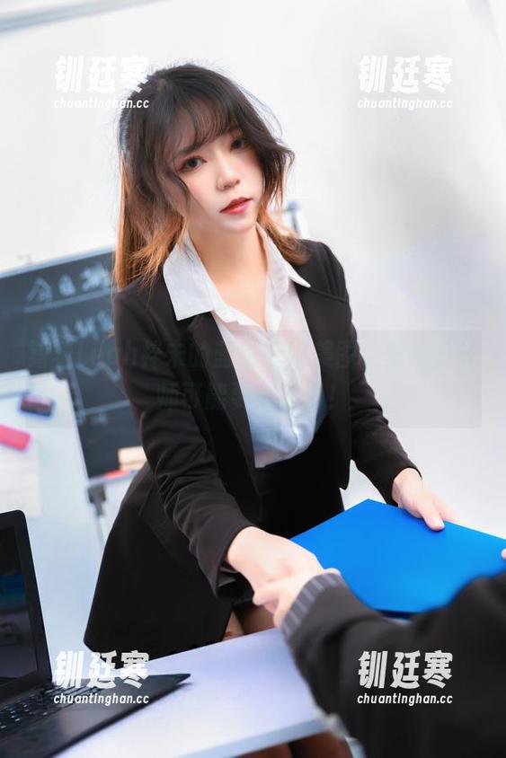 Leah梓未 籍着Leah梓未的蓝色妖姬美图,壁纸设计师可能要失业了!