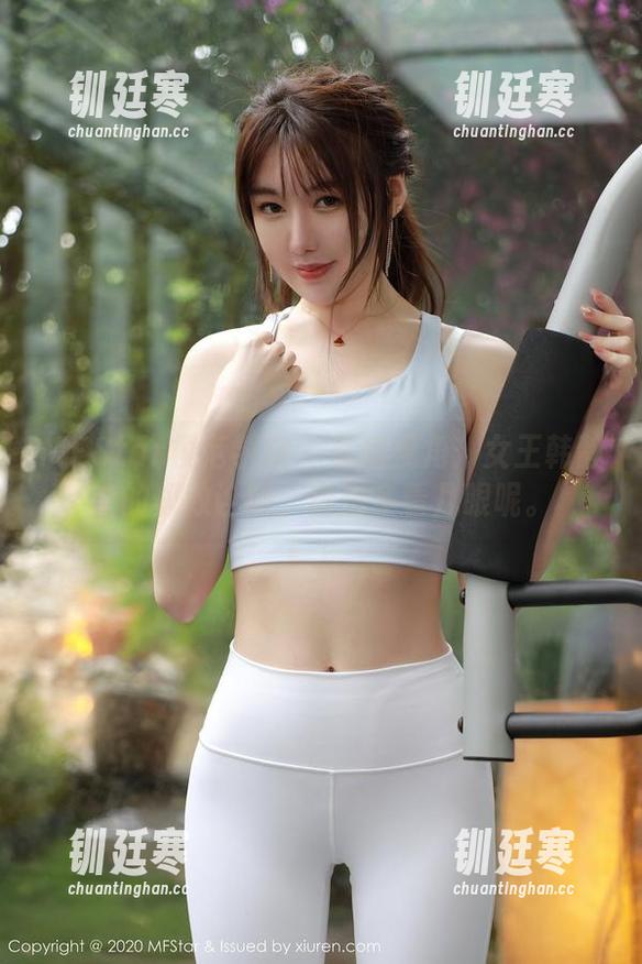 MFStar模范学院-韩静安 MFStar模范学院 - 私房视角:女王韩静安的极致诠释,真想多看几眼呢。