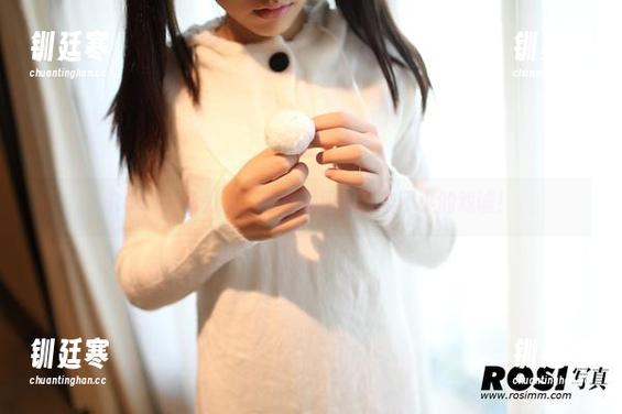 ROSI ROSI最新力作,少女原图里藏着不小的戏谑!