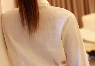 这组校服写真太吸引人，ROSI真会挑时间让人不断感慨啊。