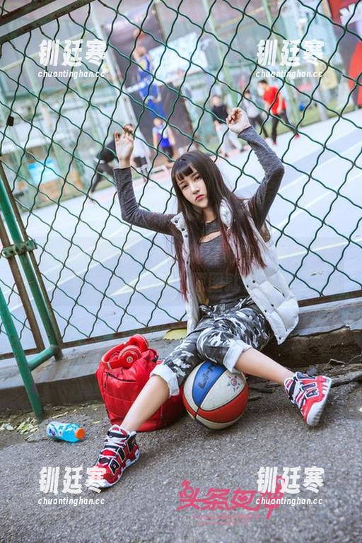 TouTiao头条女神-刘瑾希 TouTiao头条女神 - 刘瑾希黑白系列:别被颜色迷了眼!原图就在那里