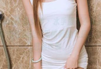 TouTiao头条女神 - 水手服似乎是新宠，罗蔓蒂的在线美图里暗藏的气息，总让我想起些事。