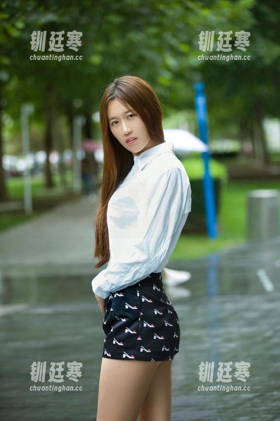 TuiGirl推女郎-何何夕 TuiGirl推女郎 - 等等,何何夕这么长的腿,照片集里还有哪些原图呢?