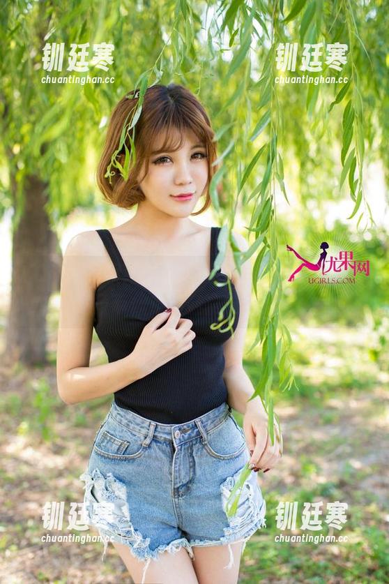UGirls尤果网-李易童 UGirls尤果网 - 裸足写真新的冒险!李易童带你走出鞋盒的安全区