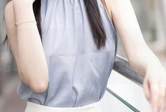 Xiuren秀人网 - 看Laura苏雨彤穿棉袜合集：哈哈，她的袜子比我的品味还好！