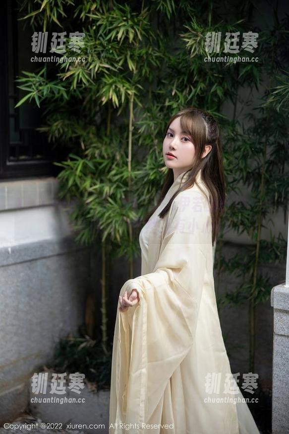 Xiuren秀人网-MODEL伊若 Xiuren秀人网 - MODEL伊若的红裙:在高清照片中竟然还有小心机