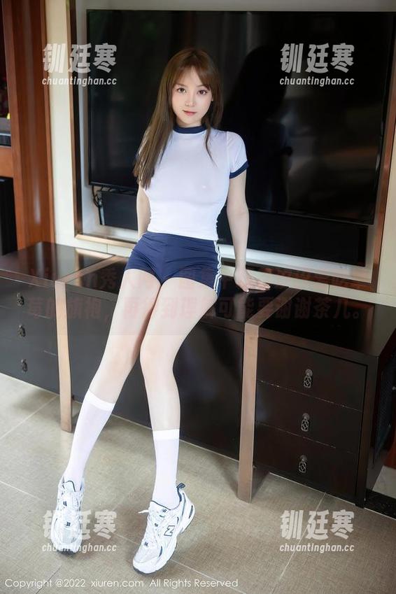 Xiuren秀人网-汐汐爱吃草莓 Xiuren秀人网 - 图集中藏着汐汐爱吃草莓的旗袍,再得到理解可能要谢谢茶几。