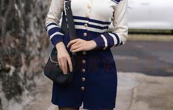 Xiuren秀人网 - 沐子熙V的制服高清合集：这件制服的设计师肯定想多卖几件吧～