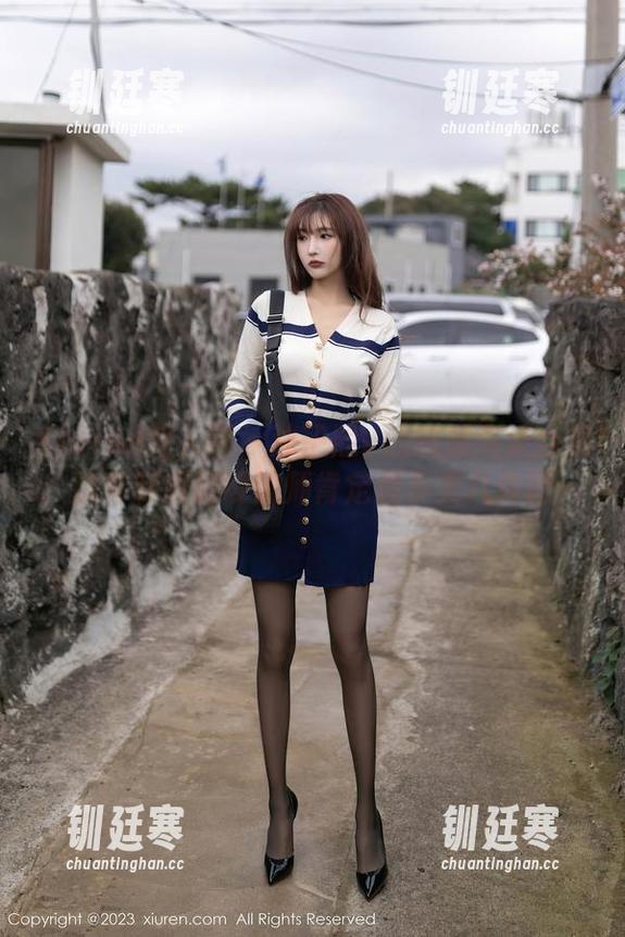 Xiuren秀人网-沐子熙V Xiuren秀人网 - 沐子熙V的制服高清合集:这件制服的设计师肯定想多卖几件吧~