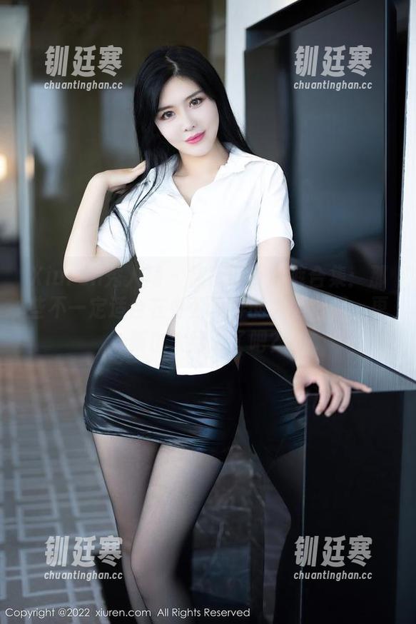 Xiuren秀人网-焦糖可可 Xiuren秀人网 - 焦糖可可短裤合集:那些不一定适合在办公室穿的大胆选择,更新也太给力了吧?