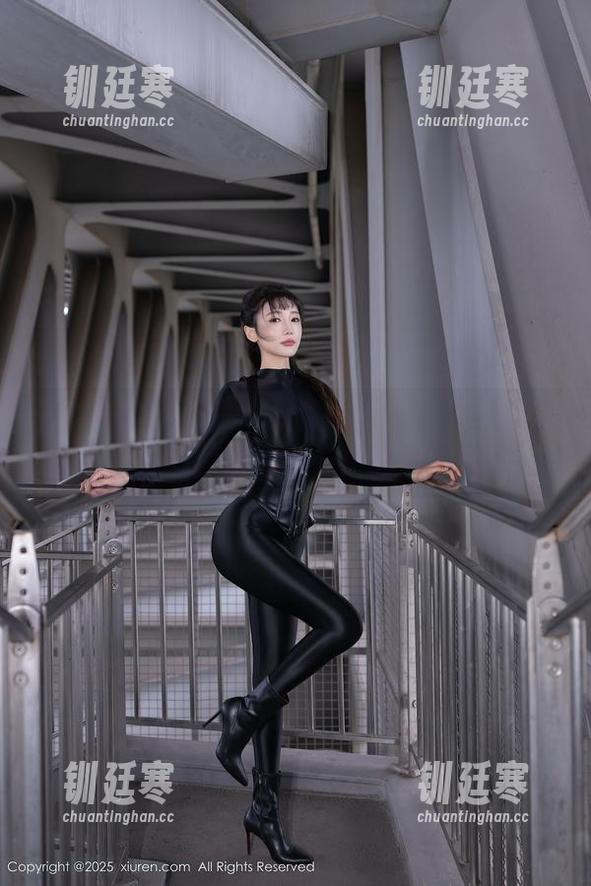 Xiuren秀人网-白白Alina Xiuren秀人网 - 白白Alina的水手服写真集:啥?这更新的姿势也太有趣了!