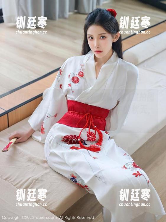 Xiuren秀人网 - 在软糖爱喝奶的旅拍图库里，奶香四溢，就像你梦想中的秋天，下载走起！
