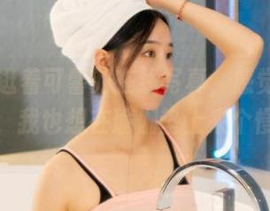 丽柜 - 逛着可馨的在线写真，感觉心态都要变了，我也想在瑜伽垫上来个慢动作！