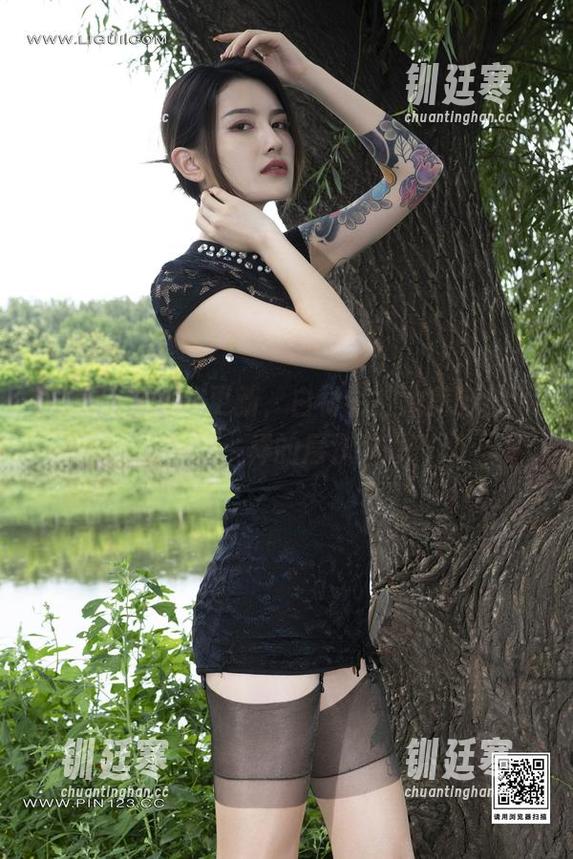 丽柜-由美 丽柜 - 这次的更新,白衬衫被由美穿出了不一样的层次!