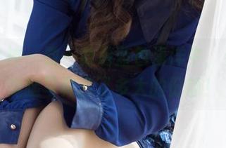 克拉女神 - 数一数蔚蓝色海洋中，姜璐的美腿写真占了多大的份额！