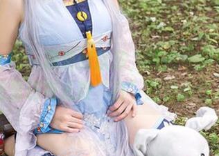 头条女神 - 精选张蓝欣，纯白不简单，图包里还有无数“白”的可能性。
