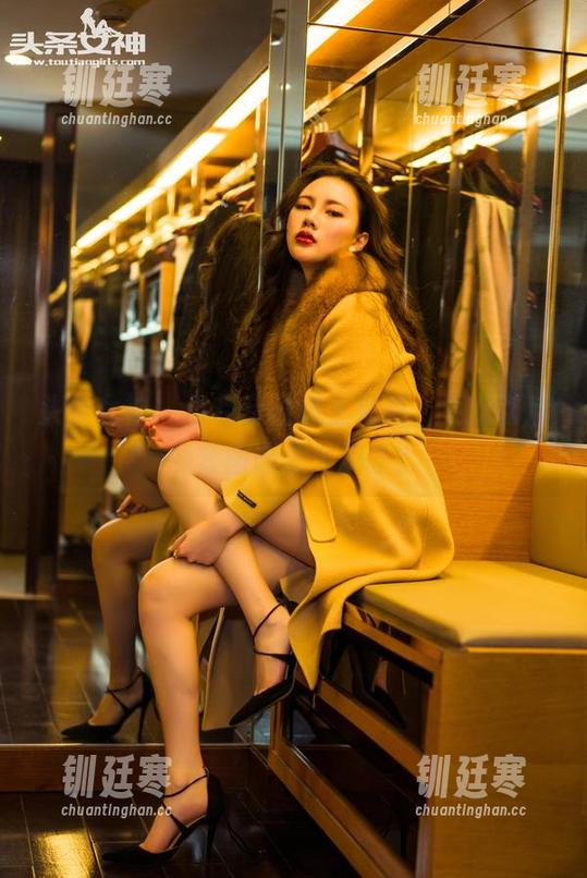 头条女神-月音瞳 头条女神 - 当月音瞳遇上女孩,更新以后的套图该怎么解读?