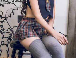 头条女神 - 林依依的写真集，一本充满学妹气息的宝藏，别忘了下载哦！
