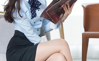 头条女神 - 学妹在这里，莫小希定制的图片照亮了我的一天，虽然我还没吃午餐。