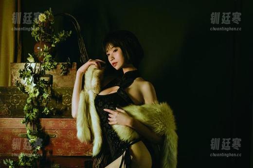 奈汐酱Nice 奈汐酱Nice与她的红裙:图册里的不羁与优雅