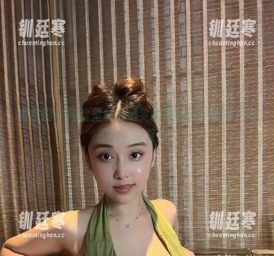 奶雯 微密圈 - 网盘里躲着奶雯的美脚,下载吗?如果不,如果你…