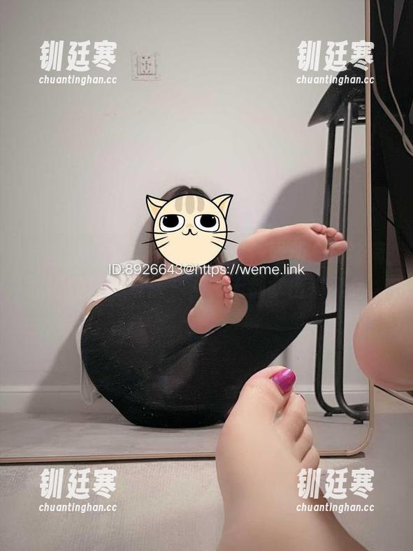 婉柔yyyy 微密圈 - 婉柔yyyy的丝袜图册,应该简称“腿部的奇迹”,每天都拿出来细品。