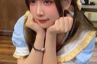 每次翻到小和甜酒的浴缸私拍合集，我的眼睛都不自觉地瞄——这一刻的吸引力。