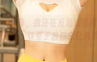 尤蜜荟 - 稍等，我还在反复观看周大萌的礼服作品，以至于我都忘记换频道!