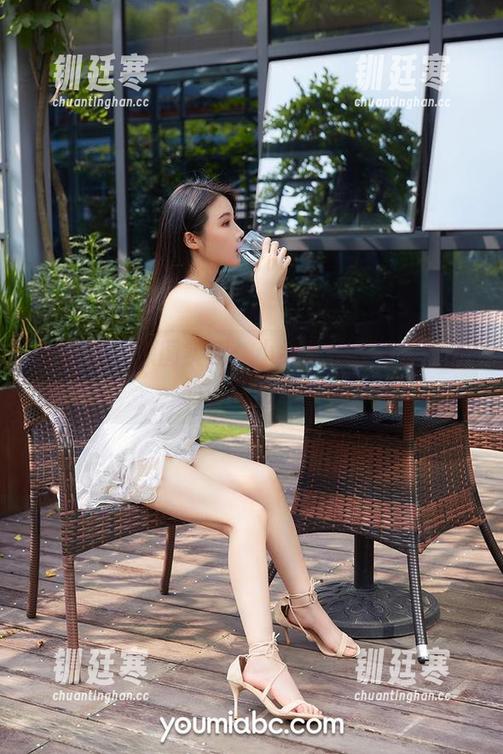 尤蜜荟-小绵羊 尤蜜荟 - 原图实测:小绵羊校服写真背后的‘叛逆’!