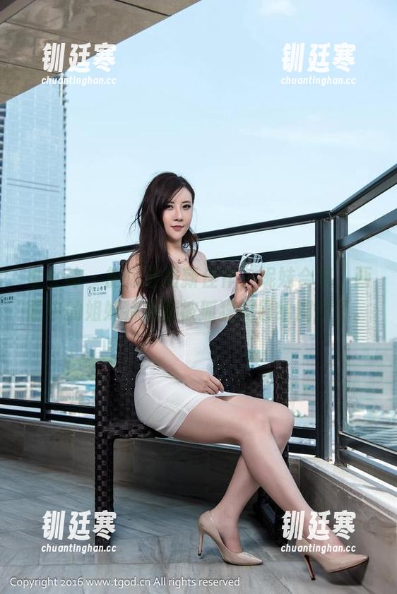 推女神 - 施忆佳最新佳作，妮妹合集，画面中的姐妹特质都被狐狸尾巴给圈住了。