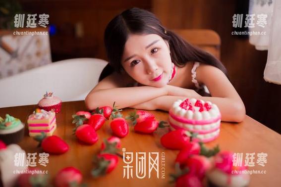 果团网-周妍希 果团网 - 让我们看看周妍希如何驾驭白色——这是一场与色彩的较量!