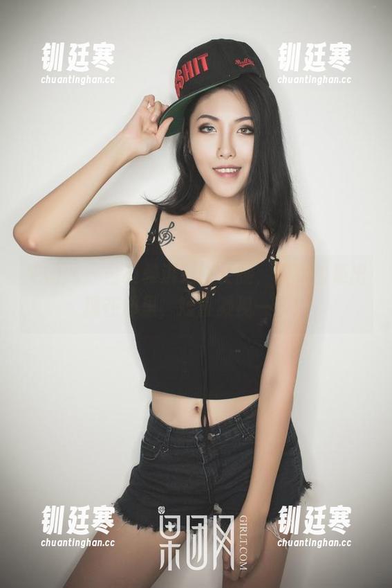 果团网-莫雅淇 果团网 - 当莫雅淇遇上长腿,最新图集出现在那里,短暂凝视一下!