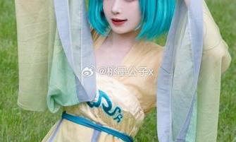 一打开桃墨公子的全套图包，罗莎莉亚就让我不自觉咽了口水