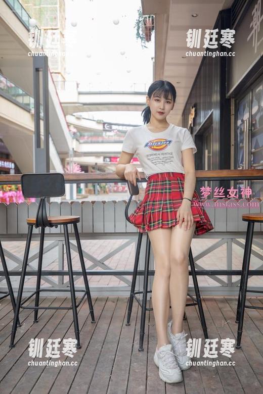 梦丝女神 - 璇璇再一次用她的套图挑战我的审美，长筒袜真有她的魔力。