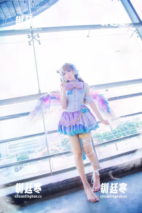 浅野菌子的校服私拍，每张图片都透着一丝不羁的校园气息，真妙。