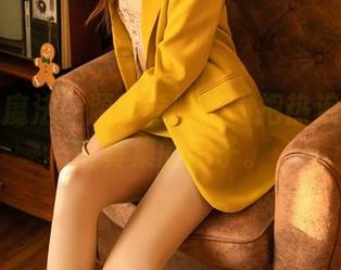 午后的魔法：源纱希喵喵喵把热浪变成了写真集的扇子。