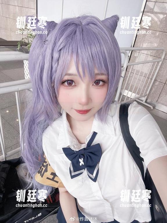 炸酱沐沐 炸酱沐沐穿皮衣,图库里摸索时尚的边界
