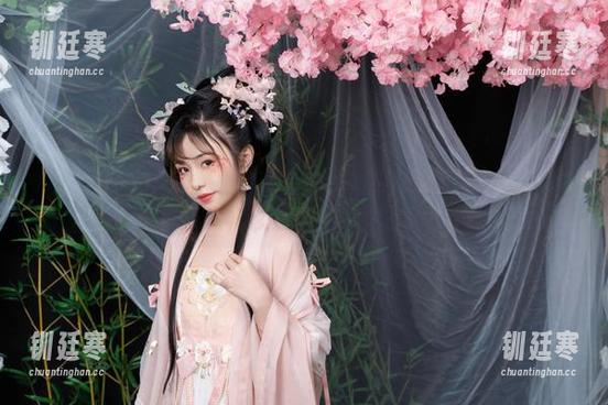 爆机少女喵小吉 借着镜花水月,爆机少女喵小吉的合集让我想到了很多不可说的事…