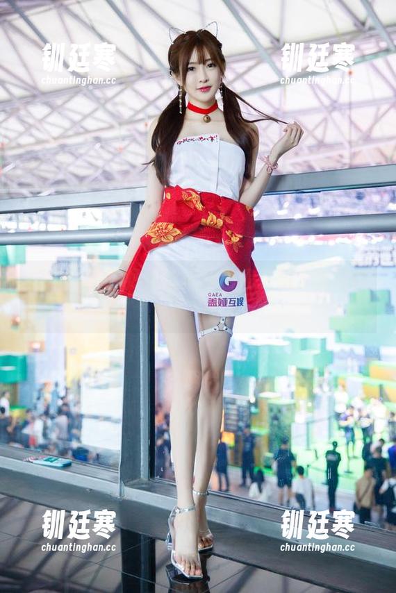 王羽杉 双马尾?王羽杉的写真让我想到了早晨的鬃毛!