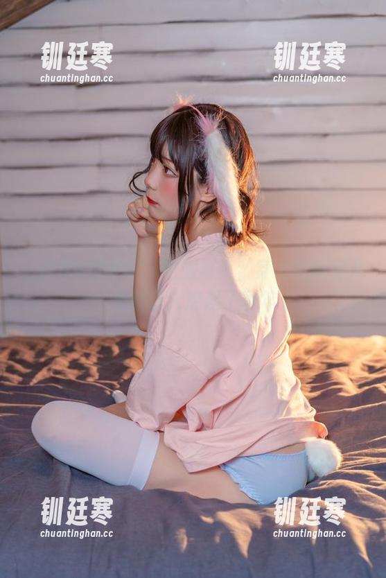 王胖胖u 王胖胖u的PA15校服写真,穿上这玩意儿,竟然让人想起了童年。