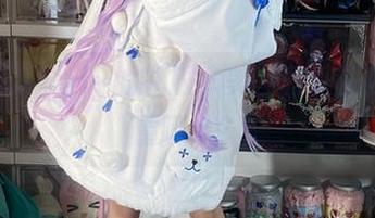 看白栎Shirly的礼服，美图和资源你更看重哪个？
