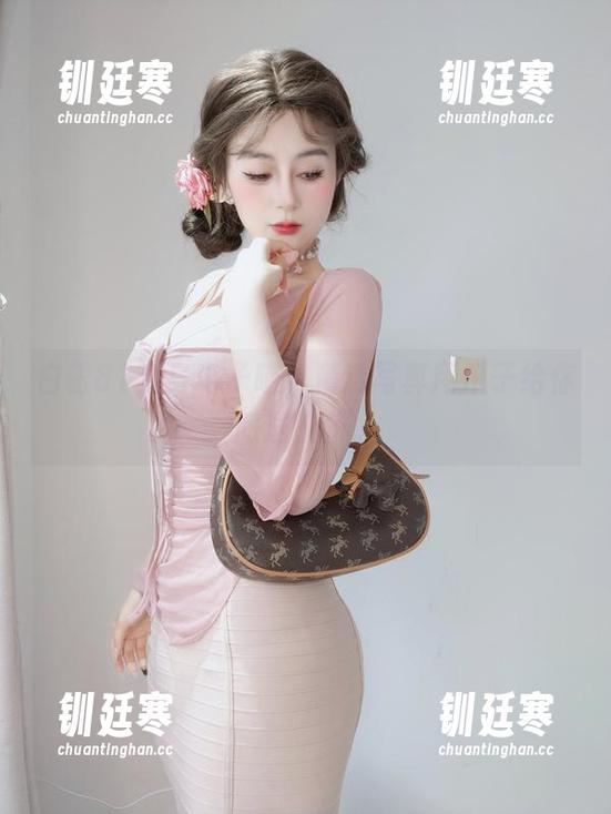 白银81 白银81变身电子喵,精选写真用爪子给你派送快乐。
