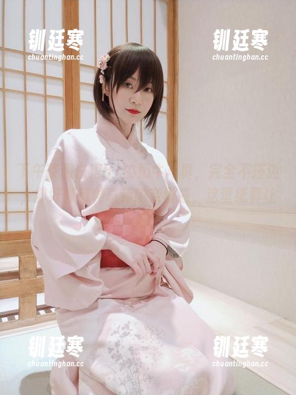 白银81 下午茶和白银81的奶牛写真,完全不搭边,却好像有种奇特的亲切感,这壁纸真让人发愁。