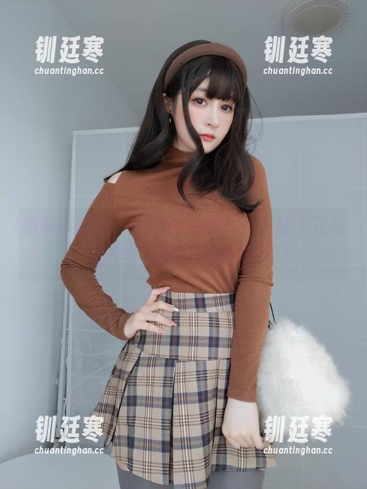 游泳季来了，白银81泳衣——下载不花钱，还能省下买游泳圈的预算！