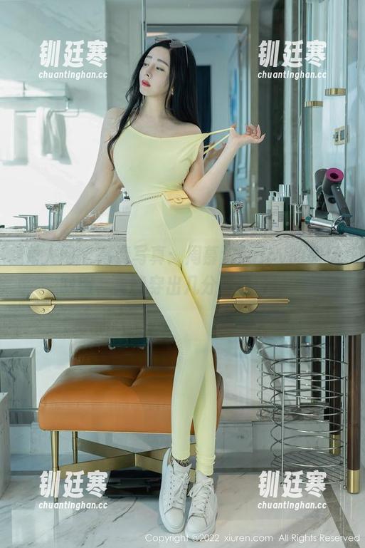 秀人网-周慕汐fairy 秀人网 - 高清写真:周慕汐fairy的职场制服,真能穿出几分酸甜苦辣?