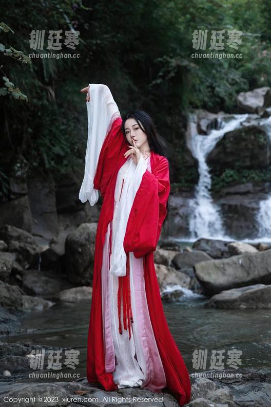 秀人网-晗大大Via 秀人网 - 高清空姐写真集里,晗大大Via这波操作让我好想骗自己去搭乘一班。